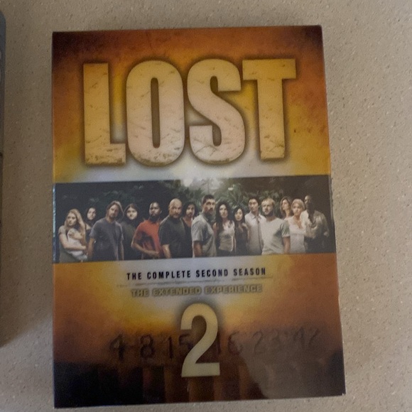 LOST DVD Seasons 1 and 2 - Picture 3 of 4